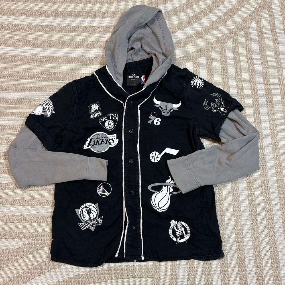 Hollister Men's XS NBA Teams Collaboration Snap Button Skater Hoodie Basketball
